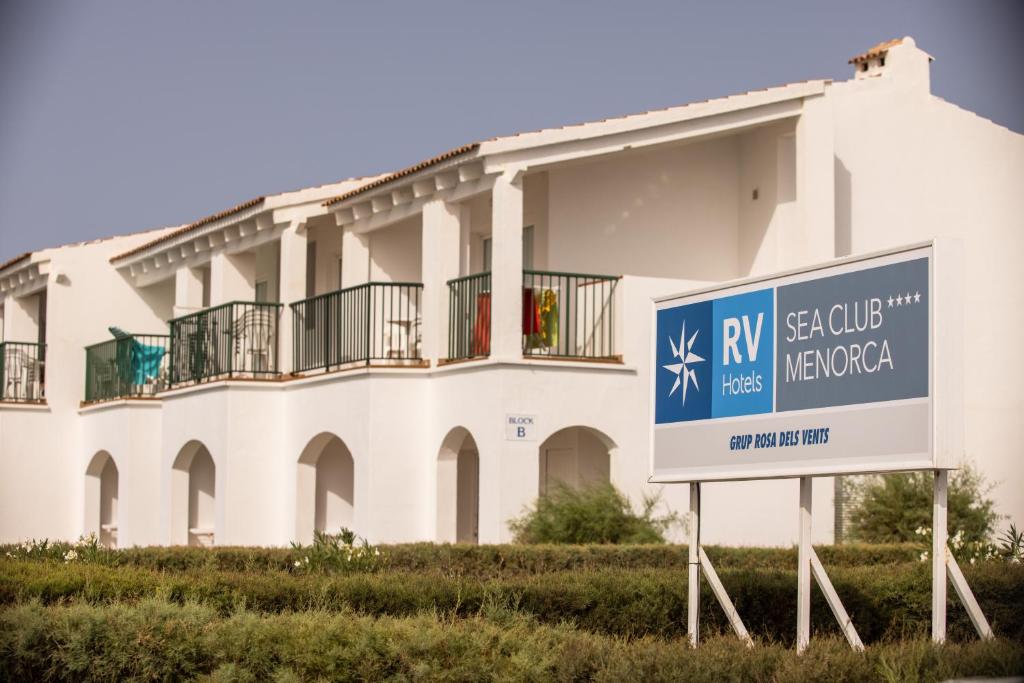 RVHotels Sea Club Menorca — Hotel building in Cala'n Blanes, Balearic Islands