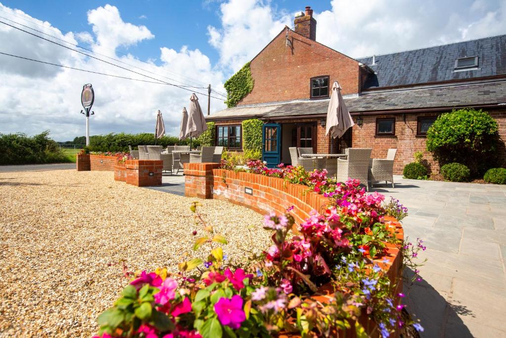 The Three Lions, a dog-friendly restaurant with rooms at Stuckton near Fordingbridge