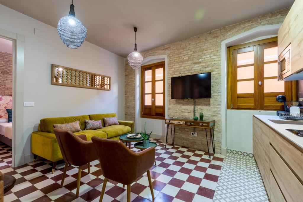Dona Elvira Suites Cathedral — Hotel in Seville