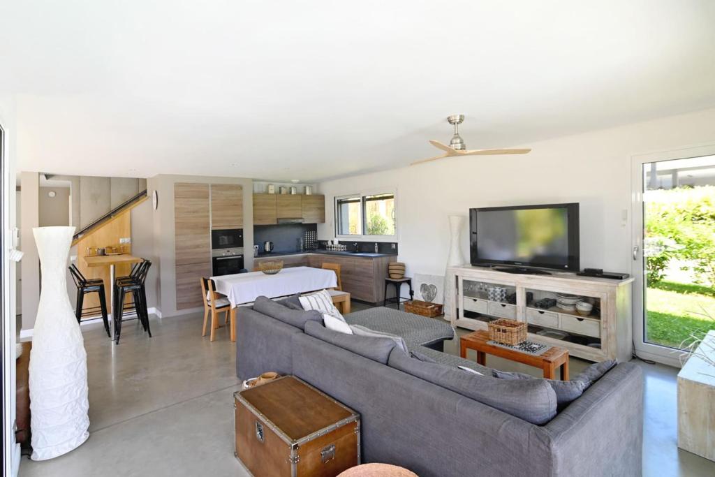 Charming villa with pool lake view 10 minutes from the city center - 3