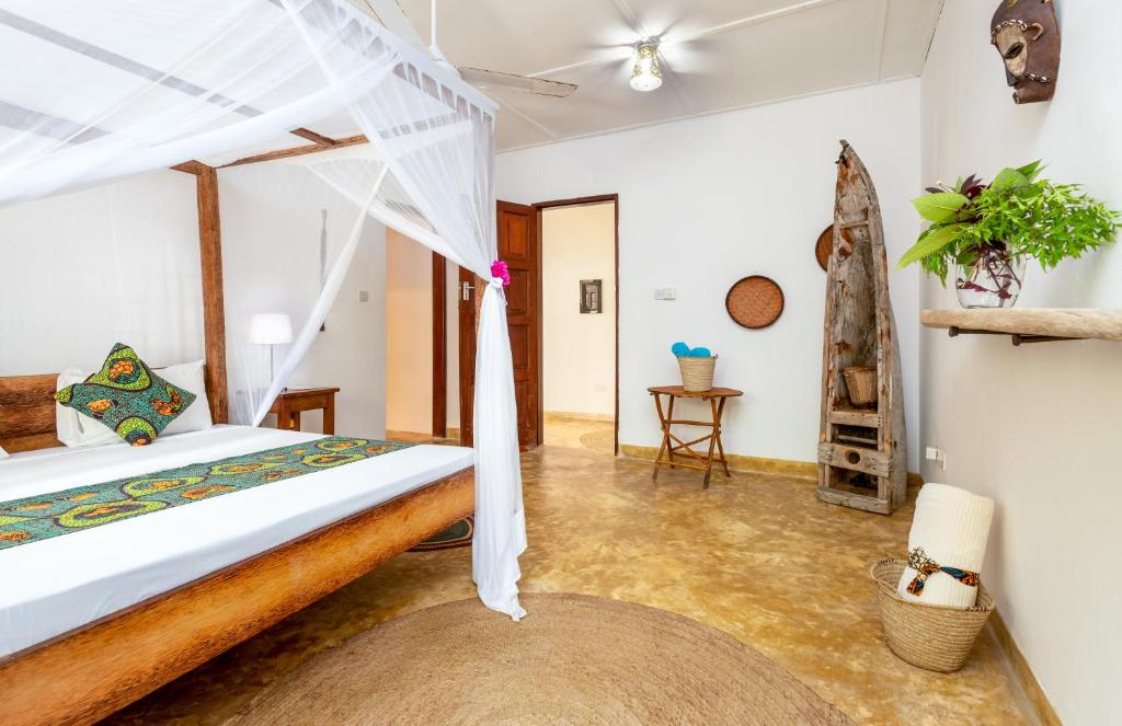 Maji Lodge photo