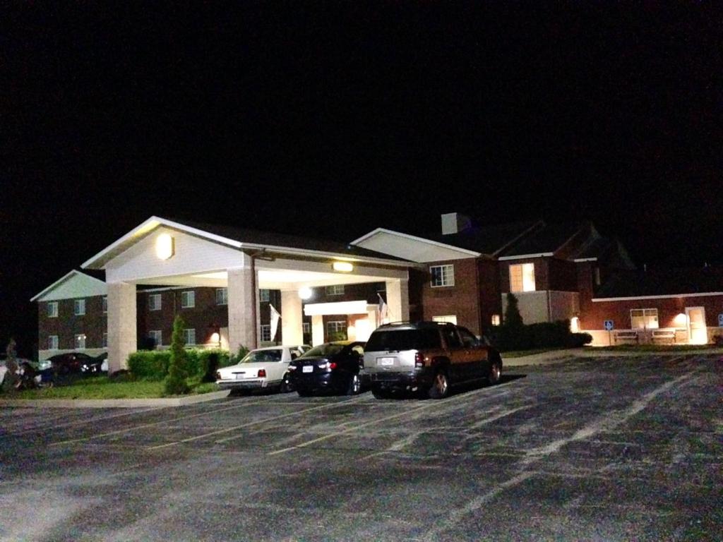 Super 8 By Wyndham Ava photo