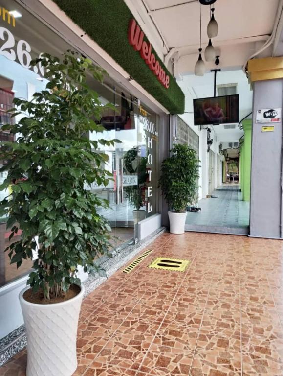 加茲林斯嘉魯達飯店 (Ghazrins Garuda Hotel)
