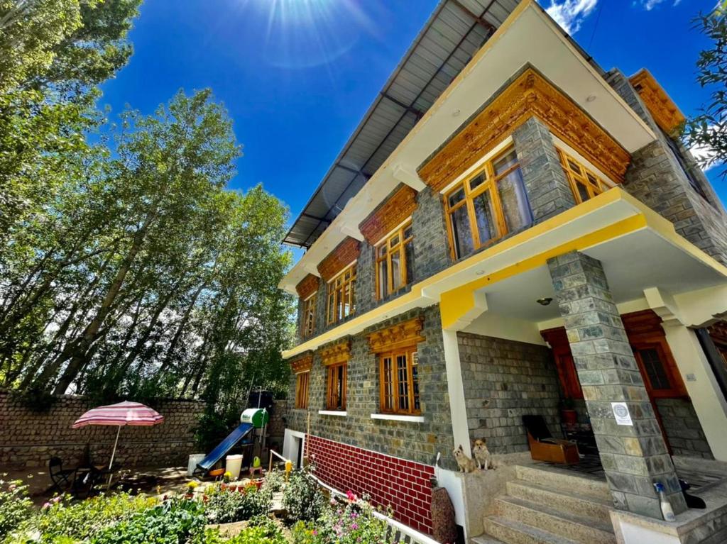 Hidden Leaf Homestay — Hotel in Leh