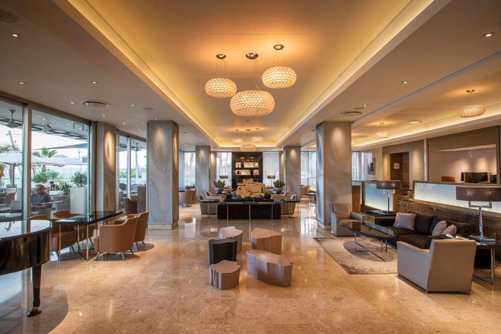 Crowne Plaza Limassol By IHG 外観