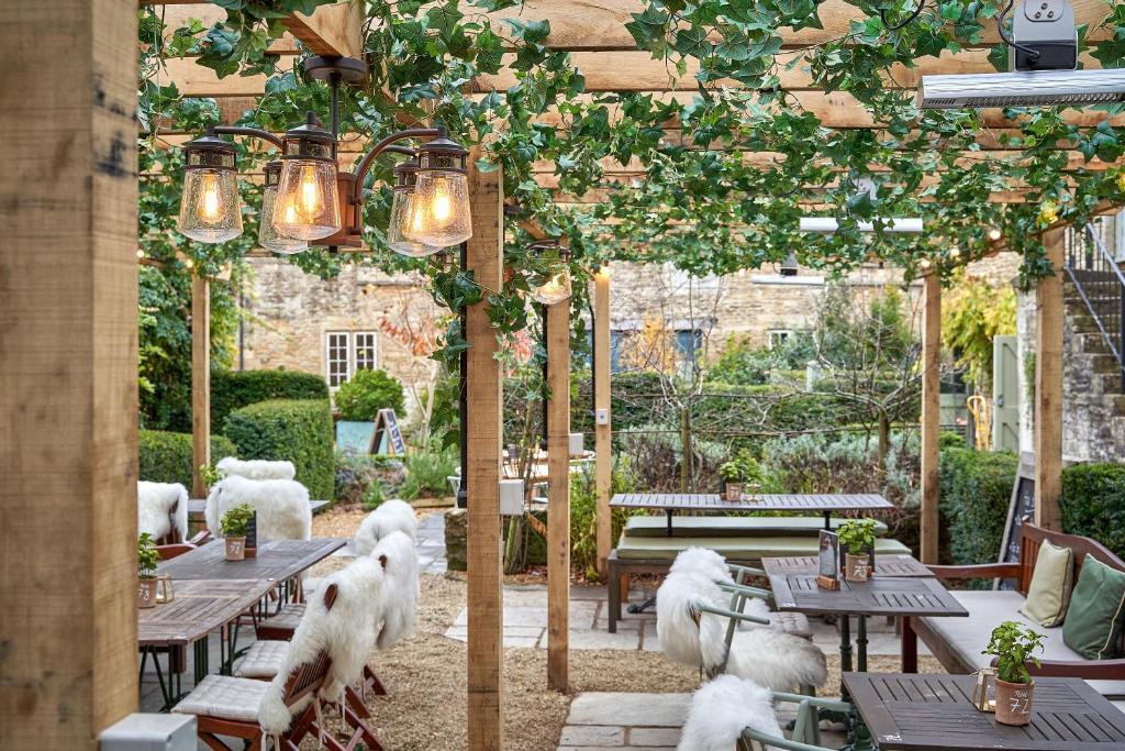 The Methuen Arms Garden