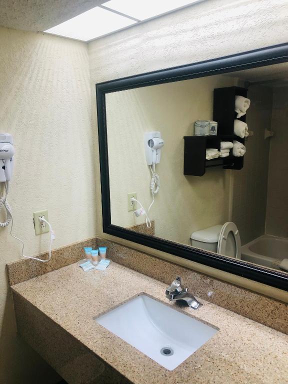 Quail Inn and Suites photo