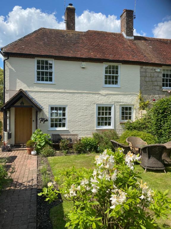 Amazing cottage right in the heart of Ewhurst Green, overlooking Bodiam Castle, Sandhurst