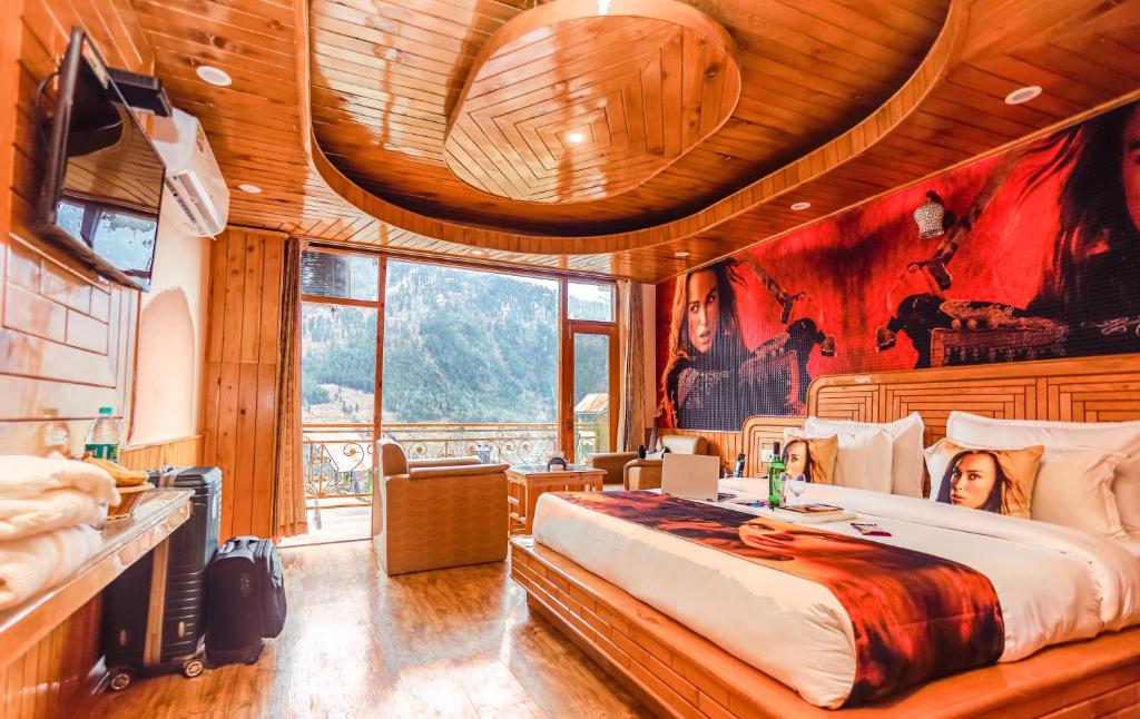 Hotel Smugglers Mountain View - central heated &amp; air Cooled — Hotel in Manali