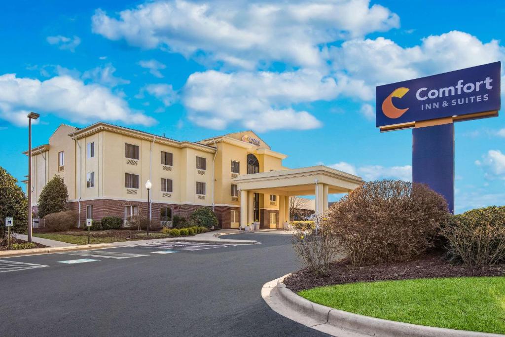 Comfort Inn & Suites photo