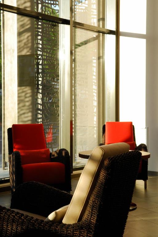Shared lounge/TV area