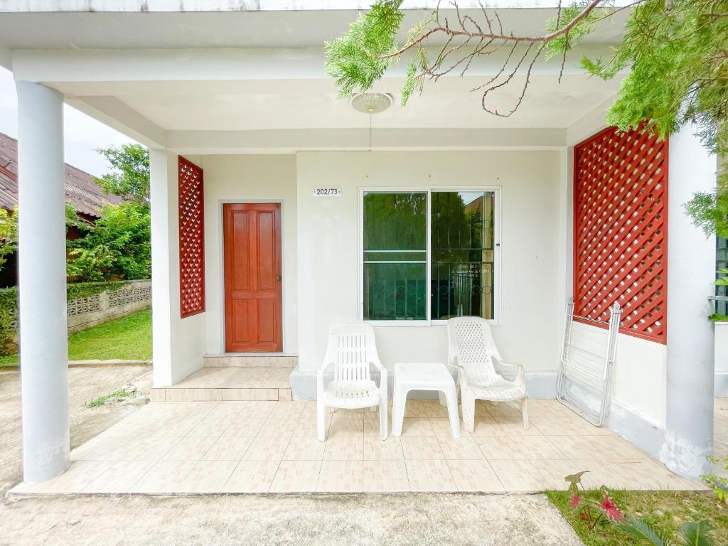 Balcony/terrace, Beach Village House CH2 in Phuket