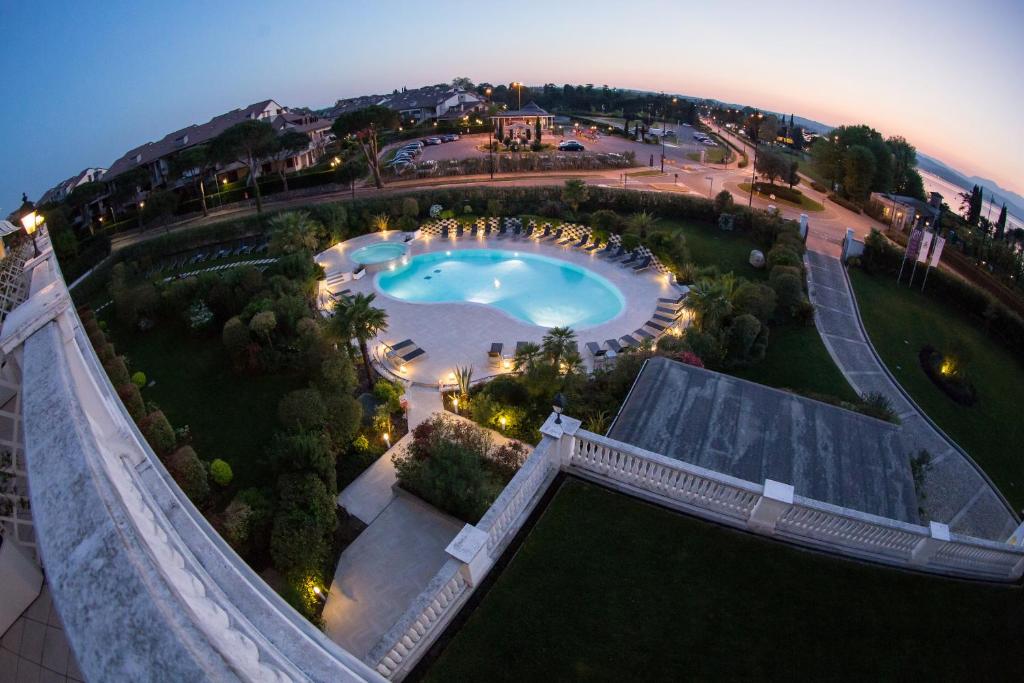 Palace Hotel Desenzano — Swimming pool in Desenzano del Garda, Lombardy