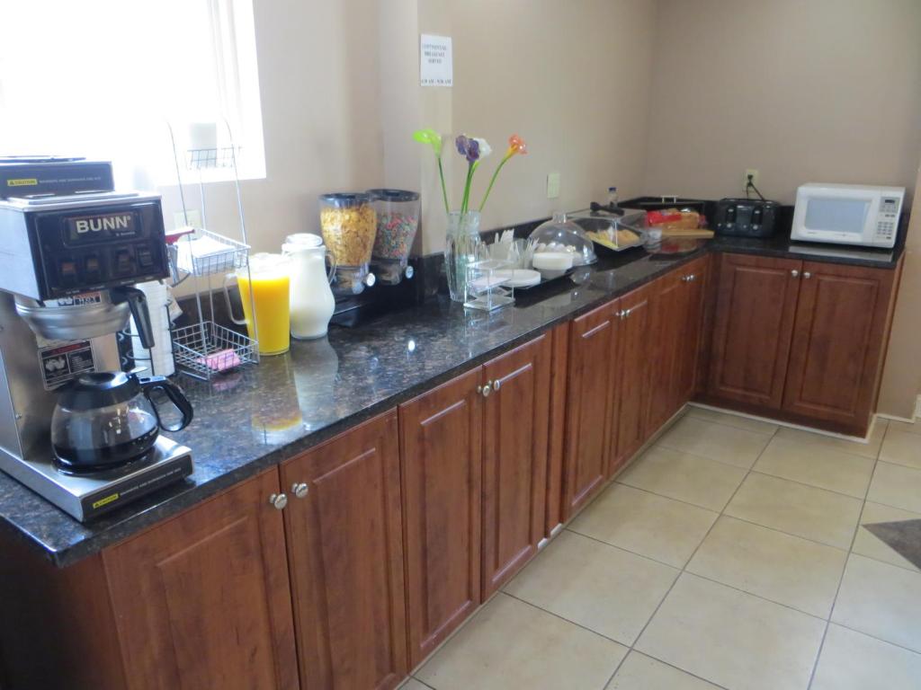 Americas Best Value Inn Cartersville Photo 2
