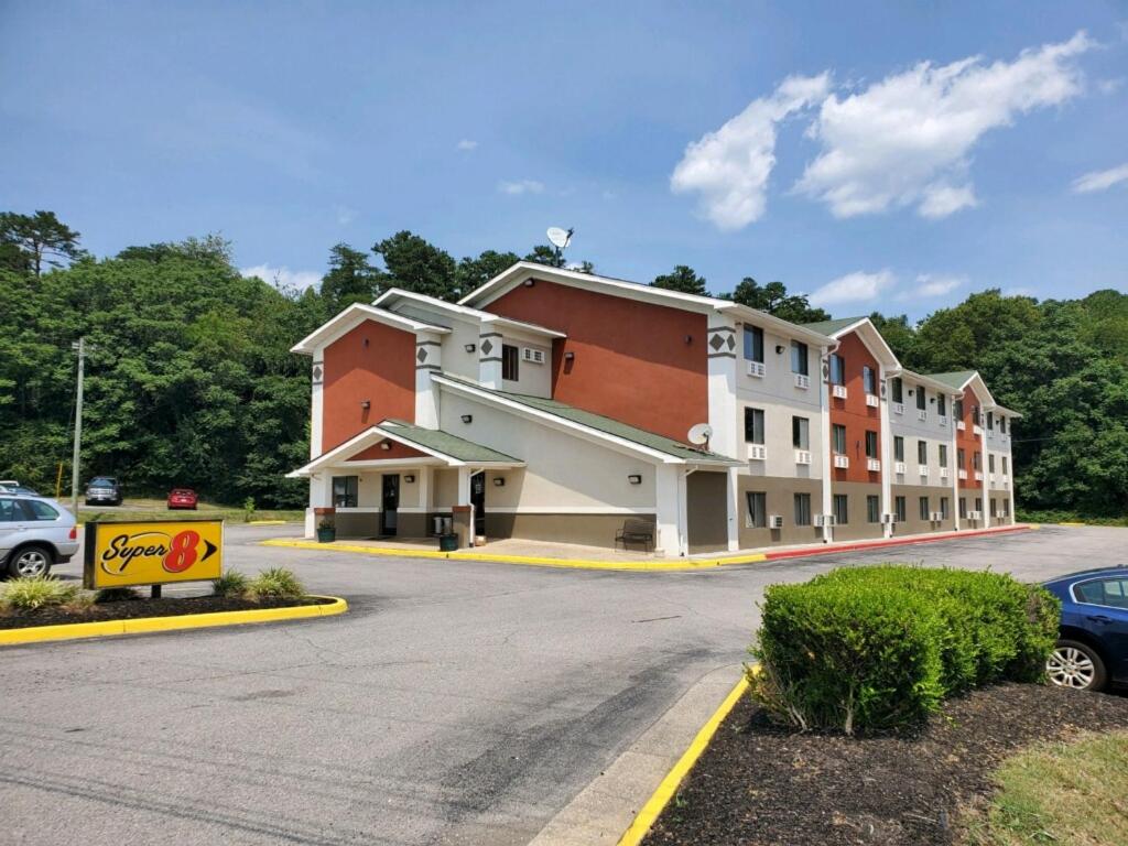 Super 8 By Wyndham Salem Va photo