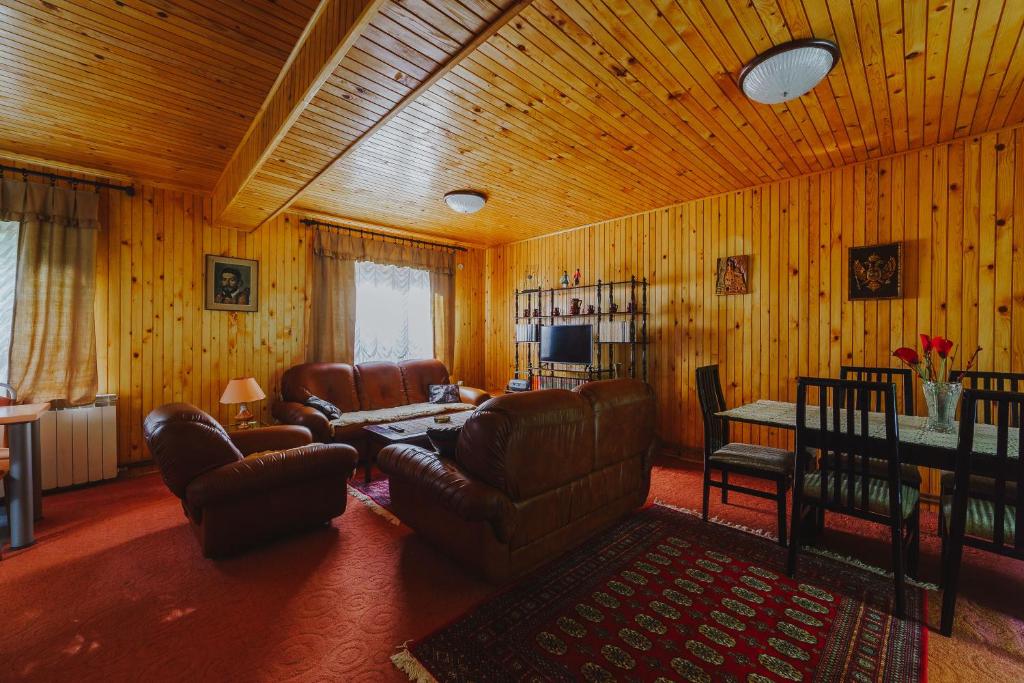 Highlander's House - 4