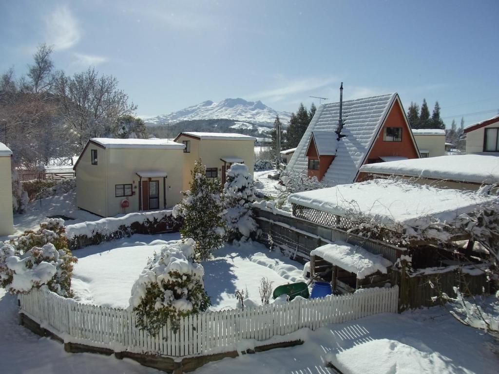 Ossies Motels and Chalets photo