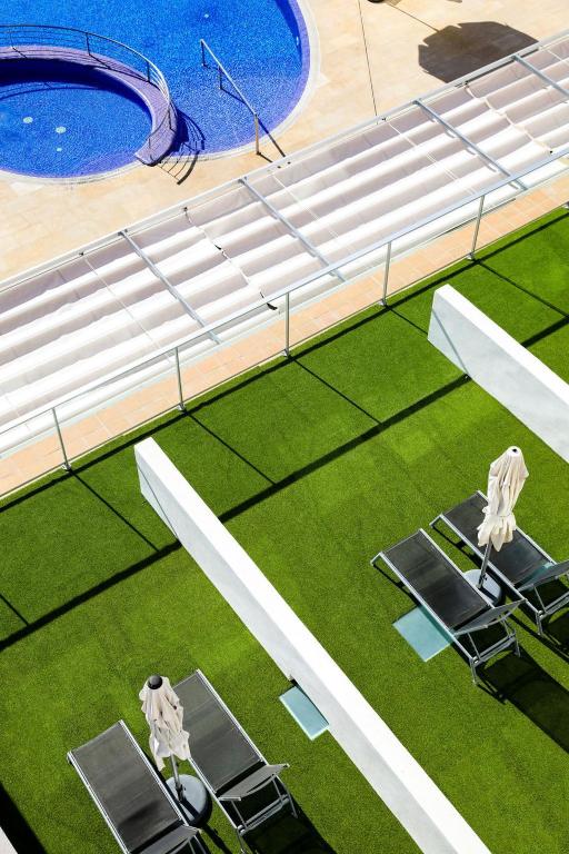 Aparthotel y Hotel Paguera Beach — Swimming pool in Peguera, Balearic Islands