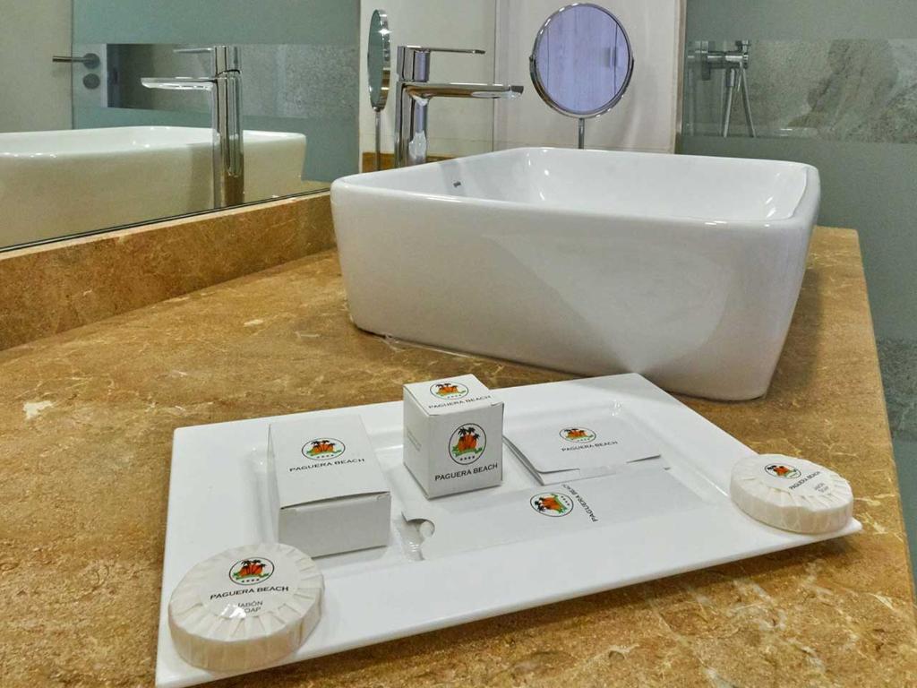 Aparthotel y Hotel Paguera Beach — Hotel rooms in Peguera, Balearic Islands