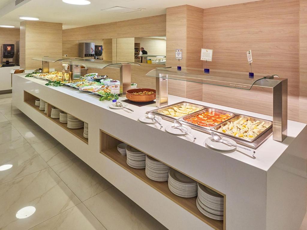 Aparthotel y Hotel Paguera Beach — Restaurant & bars in Peguera, Balearic Islands