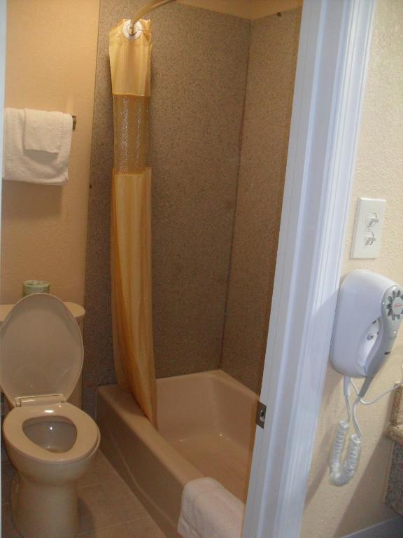 Newport News Inn photo
