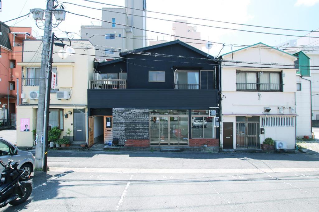 Atelier &amp; Hostel Nagaisa-Ura — Hotel in Atami