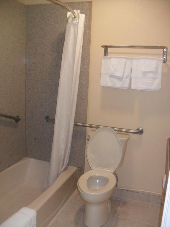 Newport News Inn photo