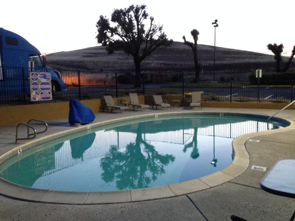 Super 8 By Wyndham Vacaville photo