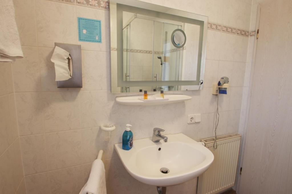 Hotel-Dorfler Garni photo