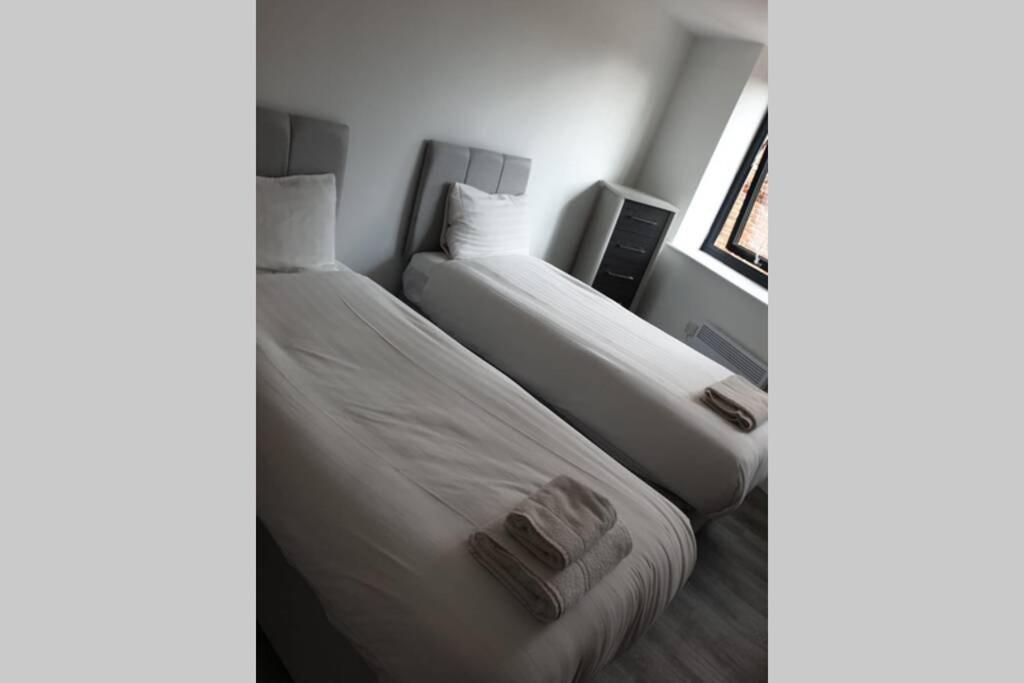 2 bedroom, 2 bathroom, New Apartment Watford Town Centre photo