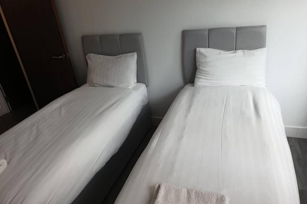 2 bedroom, 2 bathroom, New Apartment Watford Town Centre photo