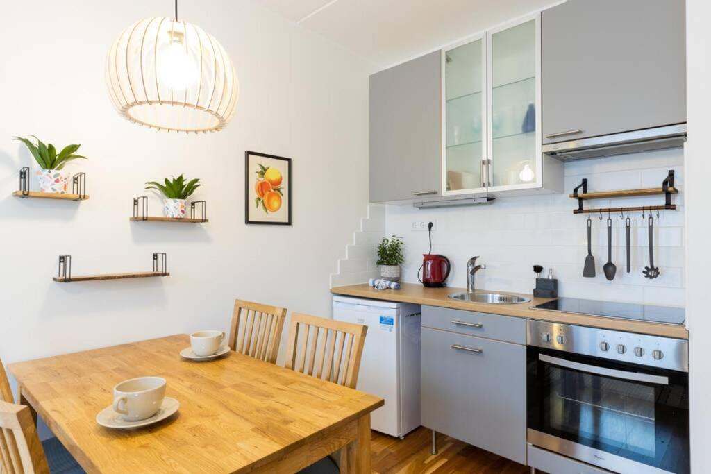 Lovely studio 5 min walk from Old Town and seaside photo