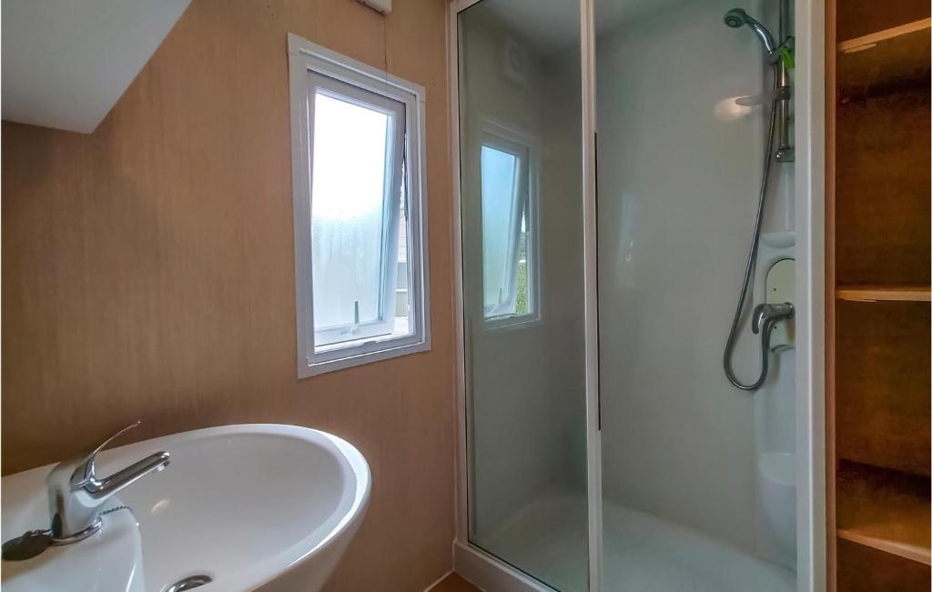Amazing home in Heinkenszand with 2 Bedrooms, WiFi and Outdoor swimming pool photo