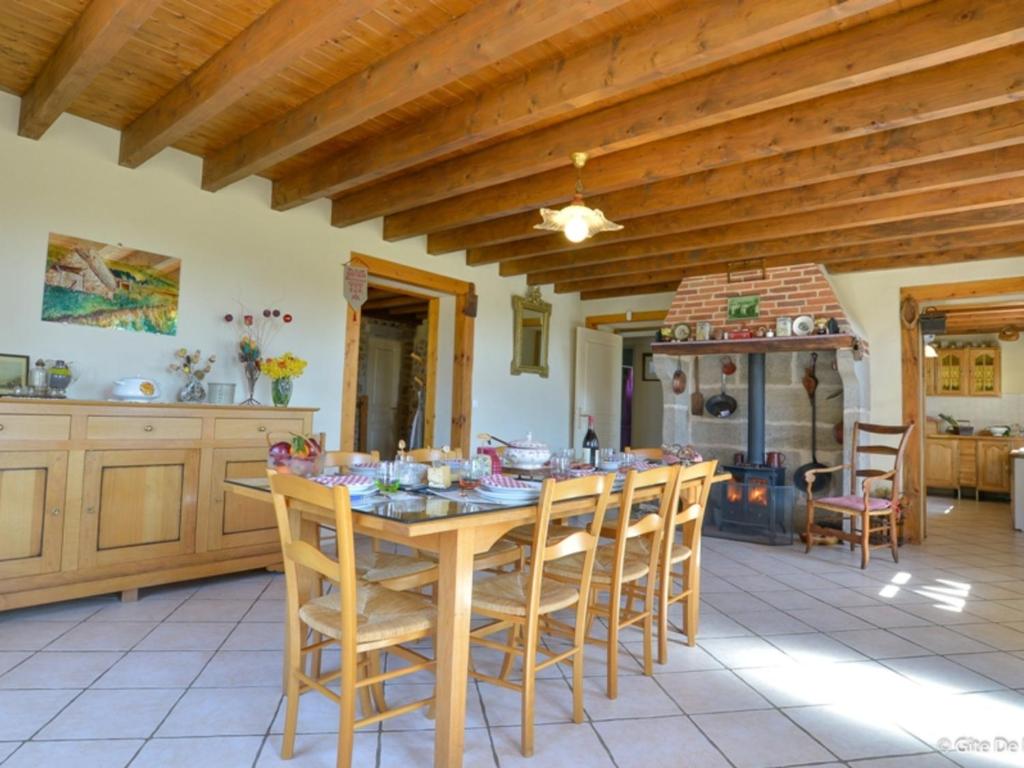Gîte Ambert, 6 pièces, 8 personnes - FR-1-630-138