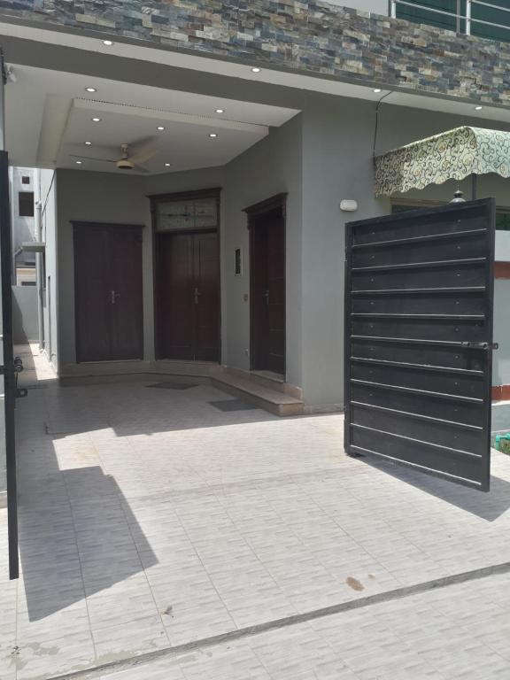 Fully Serviced Holiday Home Near Lahore Ring Road photo