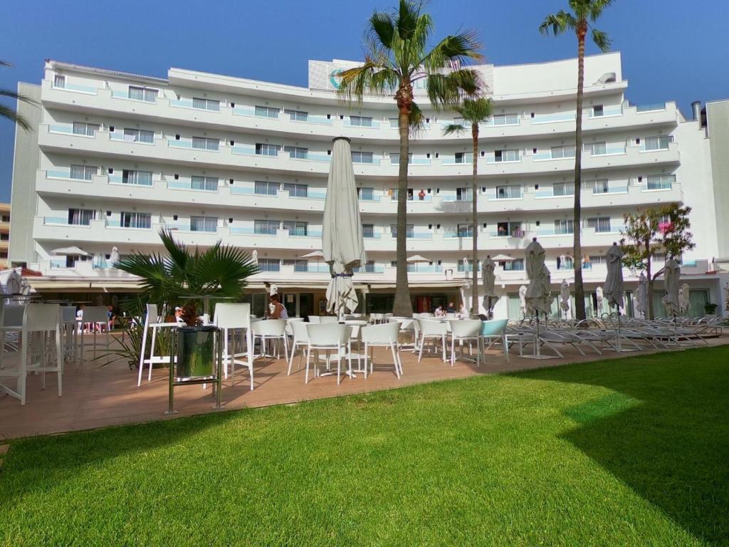 Hotel Metropolitan Playa 3 Sup — Hotel building in Playa de Palma, Balearic Islands
