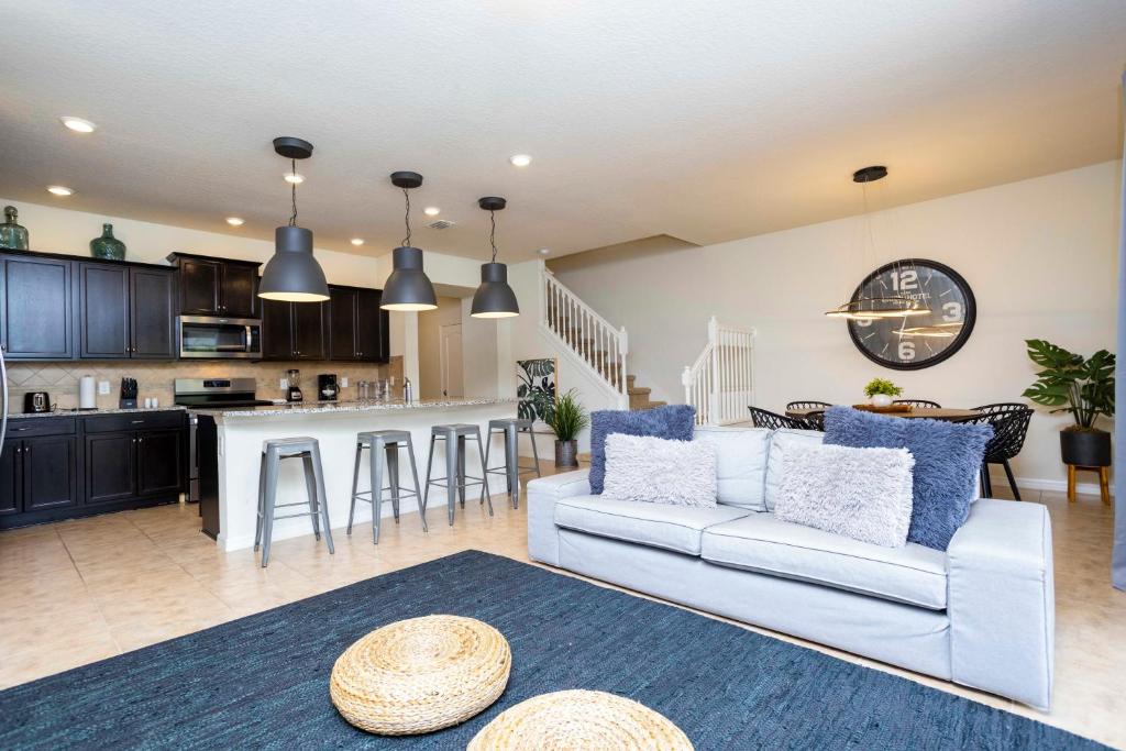 Home in Davenport w private pool and BBQ, Davenport