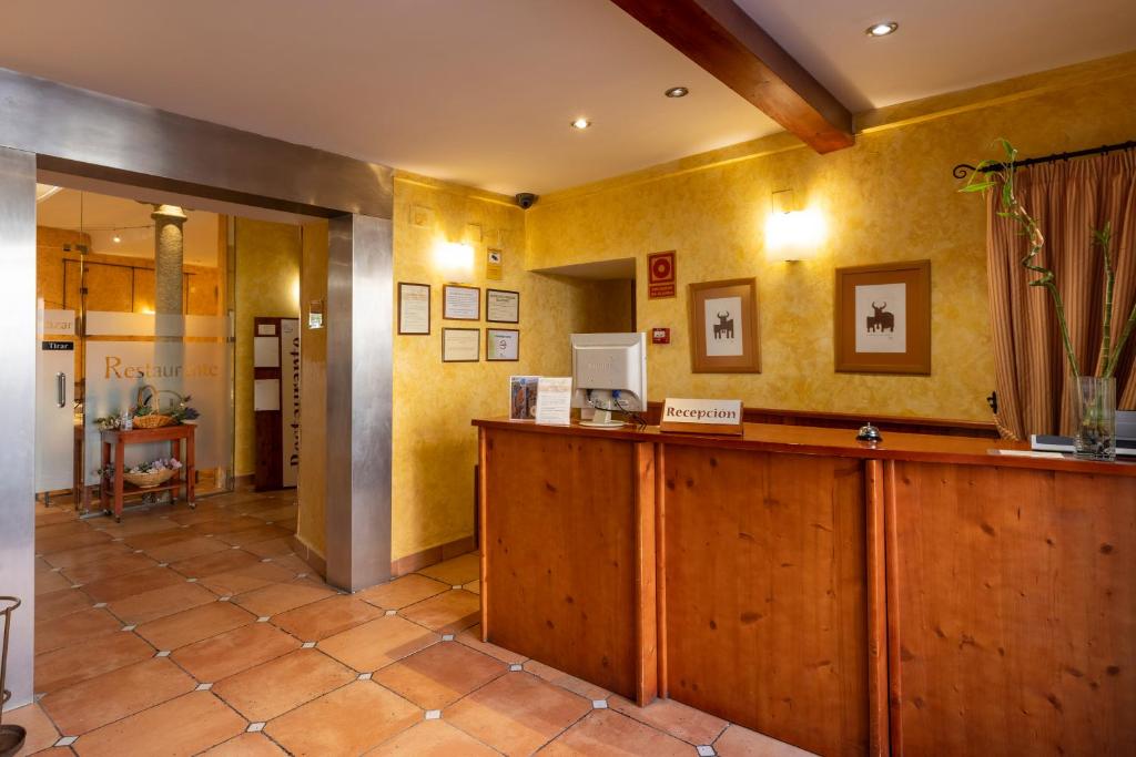 Hostal Restaurante Puerta del Alcazar photo