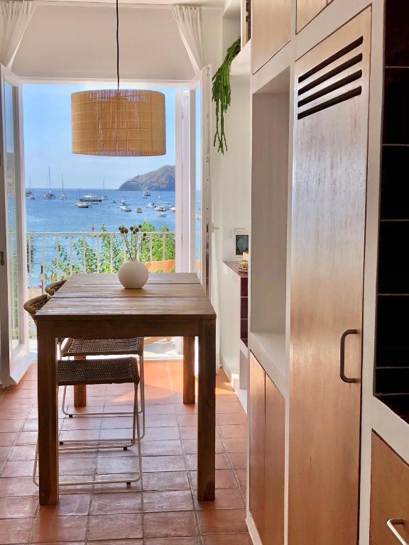 Beachfront SUITE in CADAQUES center - 4