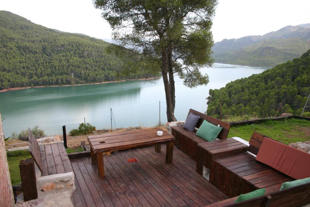 Casa Rural Los Parrales — Hotel in El Tranco