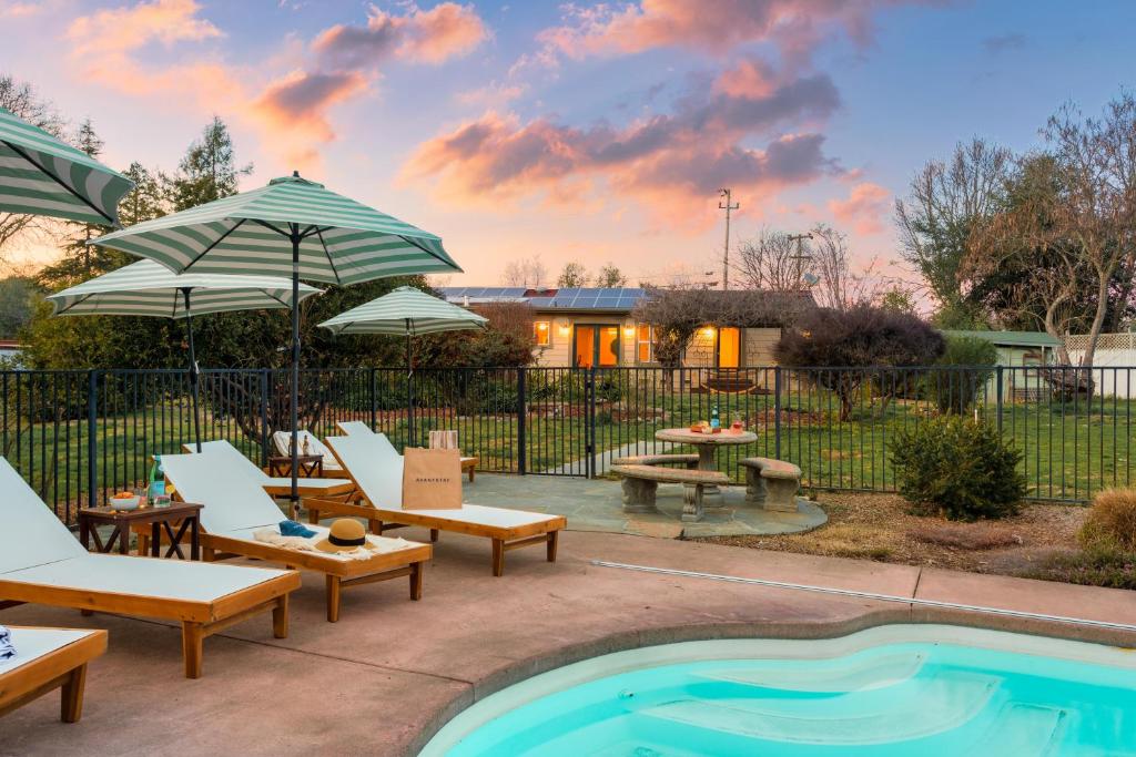 Mockingjay - Peaceful Ranch Home w Spa & Pool