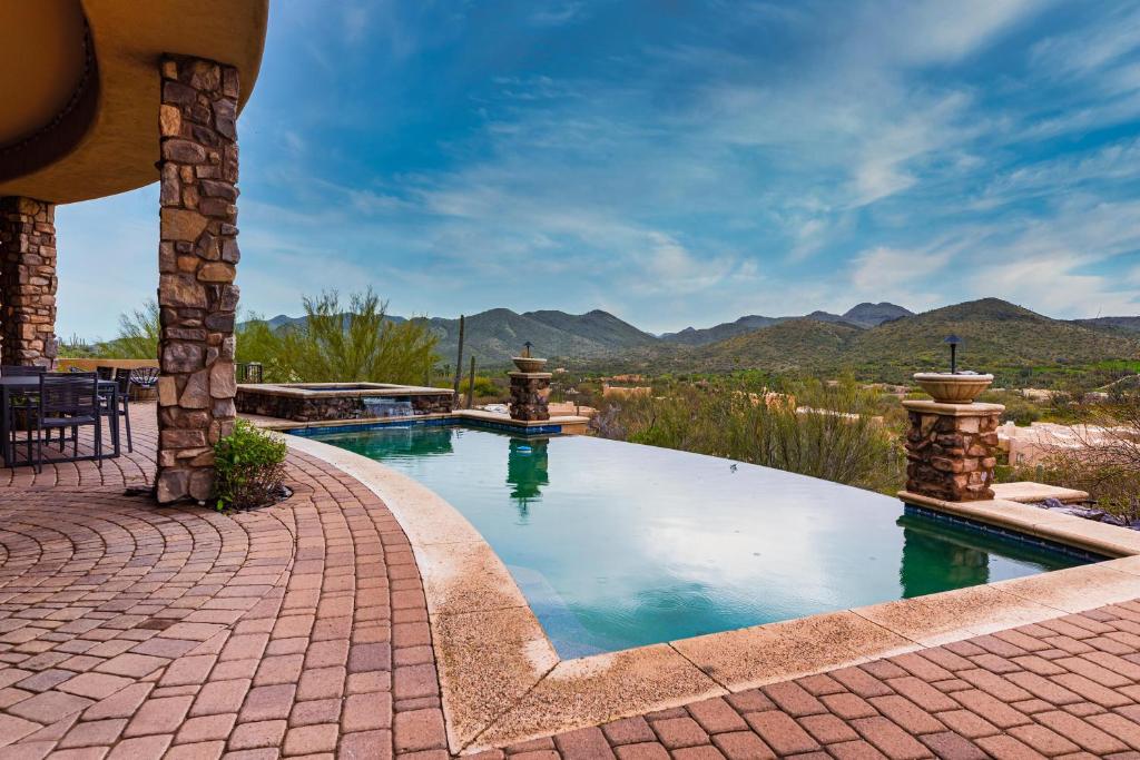 Sunbeam - Elegant Desert Home w Infinity Pool, Spa & View