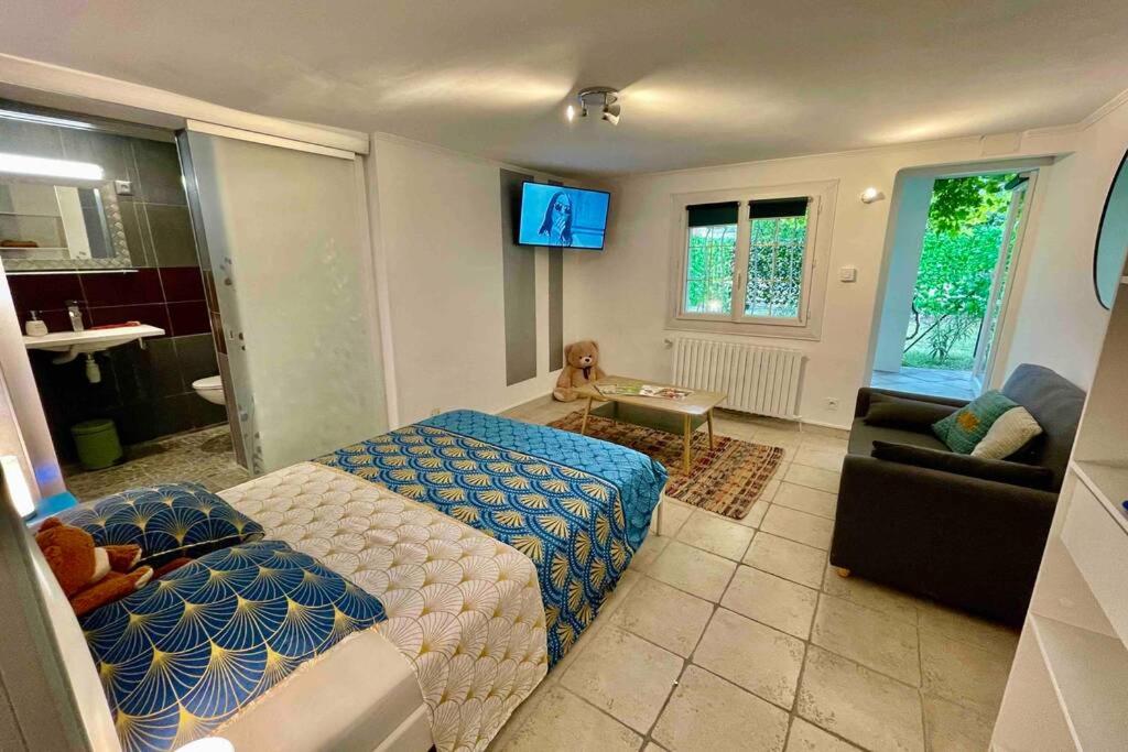 LE JAD Joli F2 proche Gare, Arènes avec terrasse privée - 3