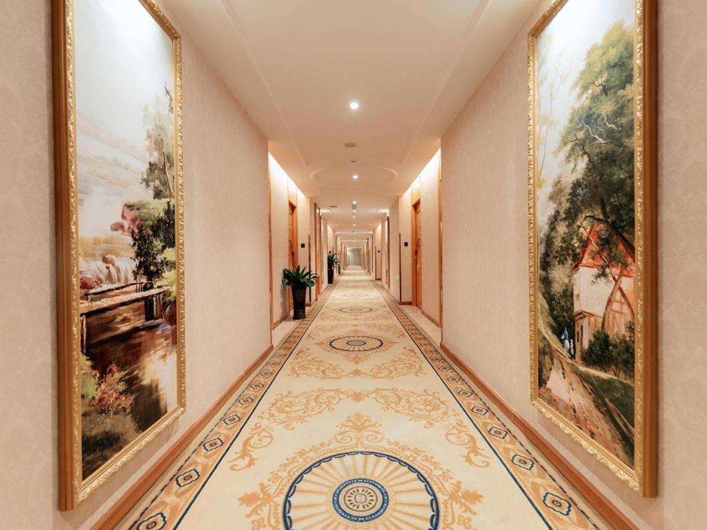 Vienna Hotel Shenzhen Dayun Center Ainan Road photo