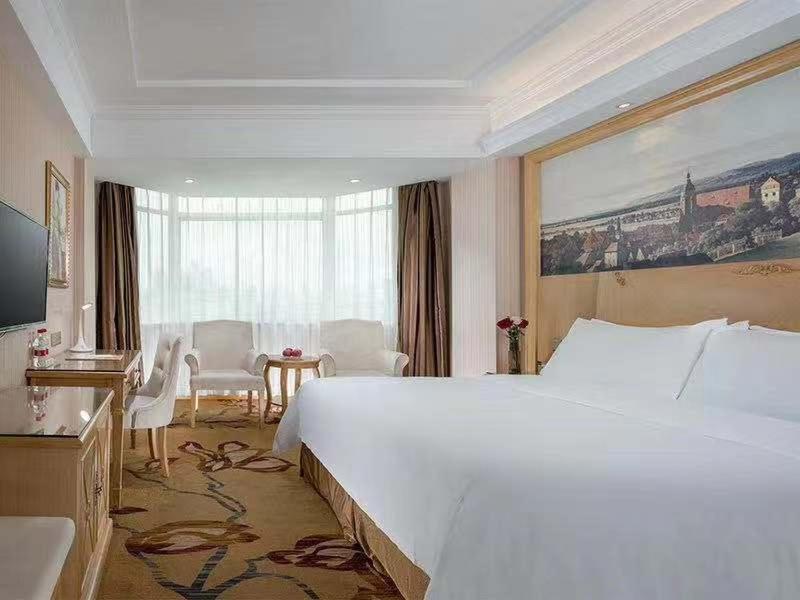 Vienna Hotel Guangdong Huizhou Jiangbei Railway Station photo