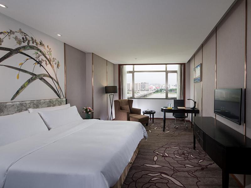 Vienna International Hotel Shantou Chenghai Waisha Bridge photo