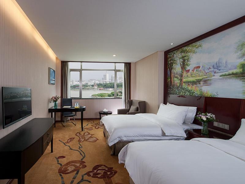 Vienna International Hotel Shantou Chenghai Waisha Bridge photo