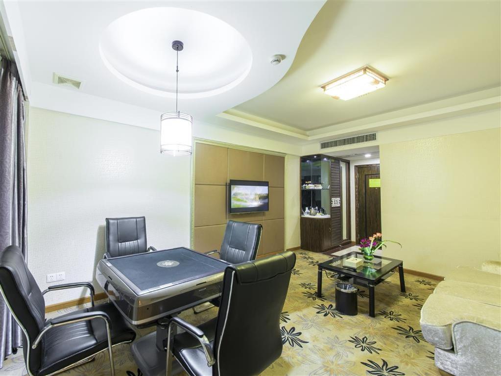 Vienna Hotel Zhanjiang Haibin Avenue Jinsha Bay photo