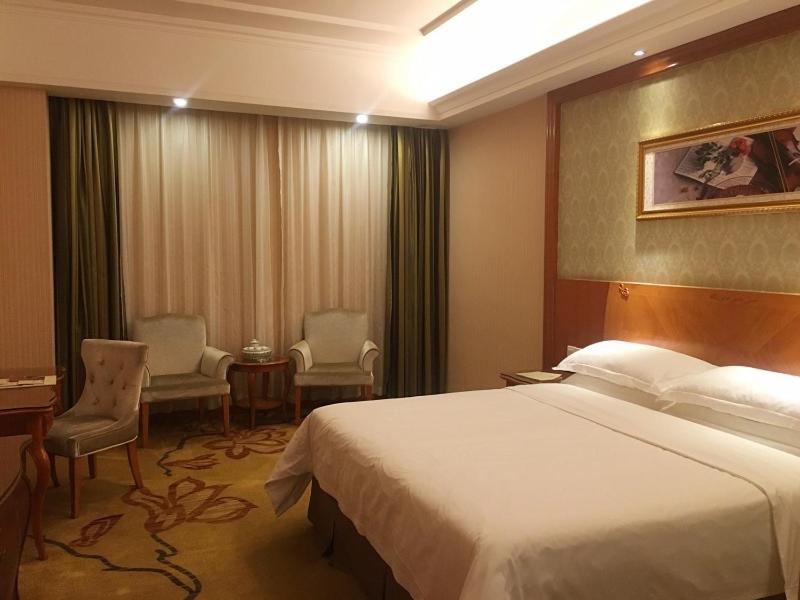 Vienna Hotel Chaoyang High-Speed Train Station photo