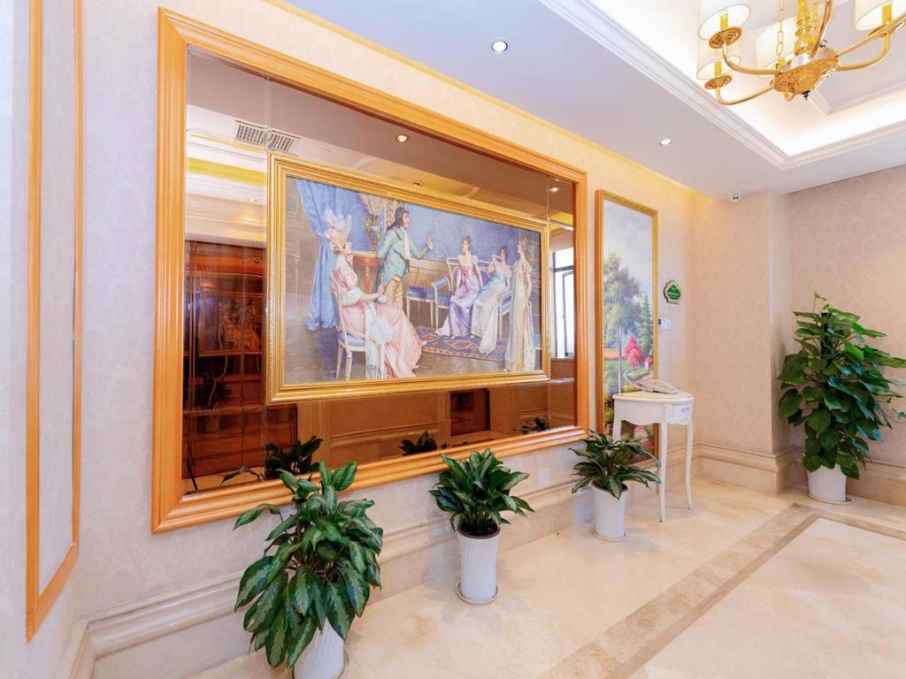 Vienna Hotel Shenzhen Dayun Center Ainan Road photo